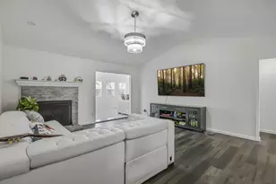 384 Sandburr Dr, Columbus, OH 43230 - Photo 5