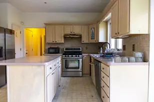 7571 Pleasant Run Dr, Green Hills, OH 44131 - Photo 11