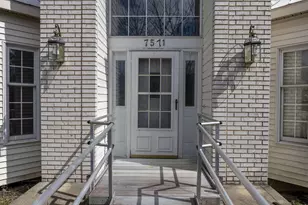 7571 Pleasant Run Dr, Green Hills, OH 44131 - Photo 5