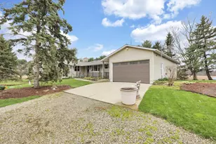 11138 York Rd SW, Baltimore, OH 43105 - Photo 9