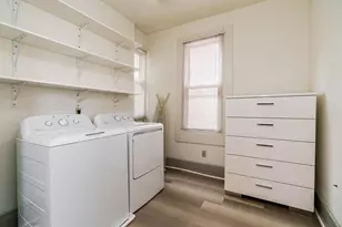 66 E Hubbard Ave, Columbus, OH 43215 - Photo 9