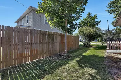 325 W Liberty Street, Bucyrus, OH 44820 - Photo 23