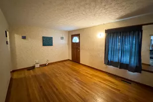 1097 Forest Dr, Columbus, OH 43223 - Photo 5