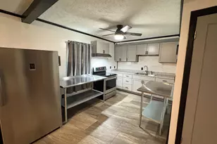 1097 Forest Dr, Columbus, OH 43223 - Photo 3