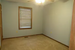 153 E Water St, Circleville, OH 43113 - Photo 9