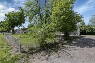 861 Derrer Rd, Columbus, OH 43204 - Photo 9