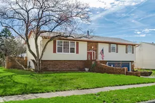 1328 Hilton Dr, Reynoldsburg, OH 43068 - Photo 3