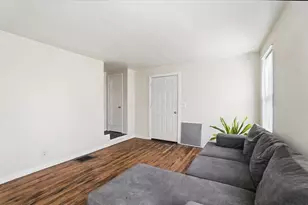 1037-1039 S James Rd, Columbus, OH 43227 - Photo 3