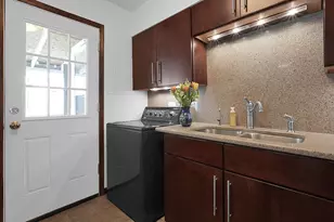 348 Darbyhurst Rd, Columbus, OH 43228 - Photo 7