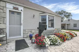 348 Darbyhurst Rd, Columbus, OH 43228 - Photo 3