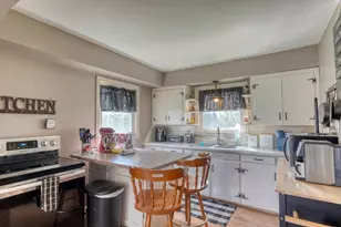 825 Friendship Dr, New Concord, OH 43762 - Photo 9