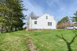 825 Friendship Dr, New Concord, OH 43762 - Photo 3