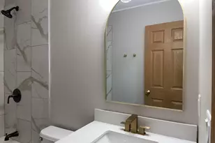 3802 Willowswitch Ln, Columbus, OH 43207 - Photo 7