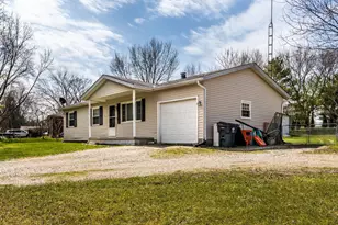 2976 Pleasant Dr NE, Lancaster, OH 43130 - Photo 1