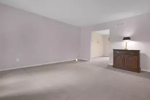 585 Tall Oaks Dr, Columbus, OH 43230 - Photo 7