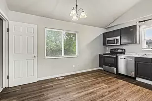 2746 Noe Bixby Rd, Columbus, OH 43232 - Photo 9