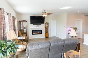 433 Sandburg Dr, Lithopolis, OH 43136 - Photo 17