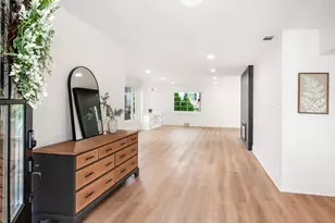 328 Fairway Cir, Whitehall, OH 43213 - Photo 7