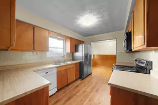 310 N Grener Ave, Columbus, OH 43228 - Photo 9