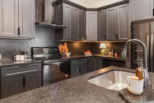 848 S Champion Ave, Columbus, OH 43206 - Photo 17