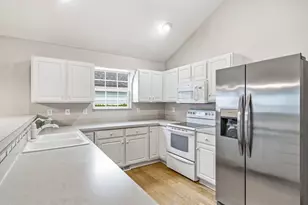 31 Berkshire Commons Dr, Westerville, OH 43082 - Photo 9