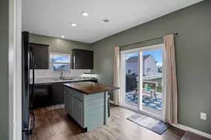 414 Quincy Cir, London, OH 43140 - Photo 11