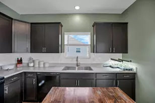 414 Quincy Cir, London, OH 43140 - Photo 15