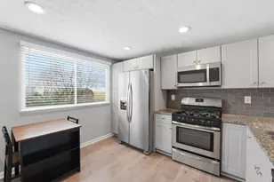 4687 Larkhall Ln, Columbus, OH 43229 - Photo 9