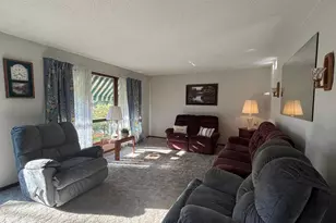 310 Marsha Ln, Zanesville, OH 43701 - Photo 5