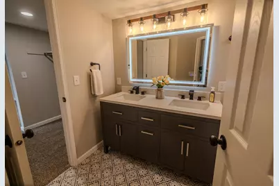 5437 Worthington Forest Place E, Columbus, OH 43229 - Photo 23