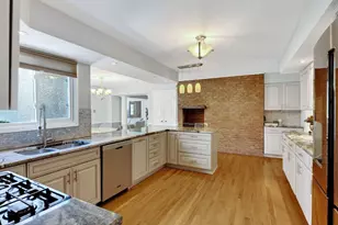 2433 Brookwood Rd, Columbus, OH 43209 - Photo 13