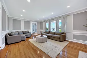 2433 Brookwood Rd, Columbus, OH 43209 - Photo 9