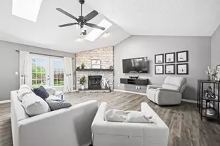 637 Ridenour Rd, Columbus, OH 43230 - Photo 5