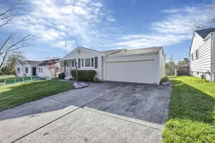 1093 Harwood Dr, Columbus, OH 43228 - Photo 3