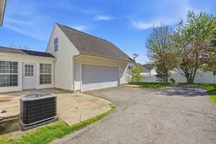 2424 Delowe St, Grove City, OH 43123 - Photo 9