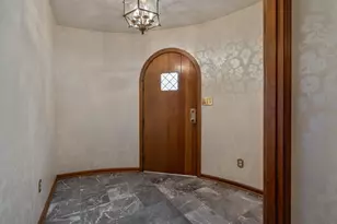 4360 Woodhall Rd, Columbus, OH 43220 - Photo 9