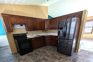 323 Sturbridge Rd, Columbus, OH 43228 - Photo 3