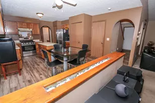 5976 Leafridge Ln, Columbus, OH 43232 - Photo 11