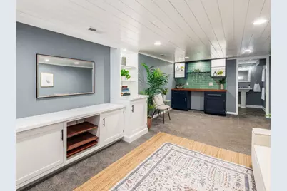 620 E Royal Forest Boulevard, Columbus, OH 43214 - Photo 33