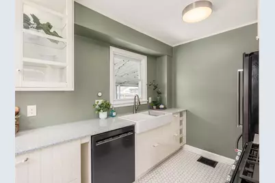 620 E Royal Forest Boulevard, Columbus, OH 43214 - Photo 11