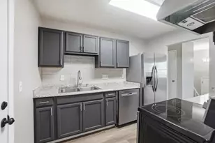 2670 Diane Pl, Columbus, OH 43207 - Photo 11