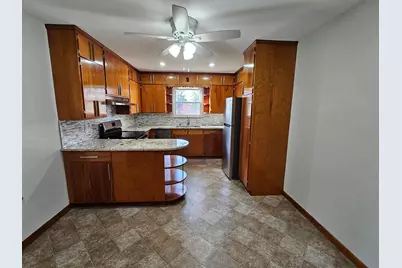 885 W Perry Street, Bucyrus, OH 44820 - Photo 9