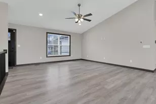 315 Oak St, Centerburg, OH 43011 - Photo 9