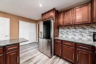 1914 Walden Dr, Columbus, OH 43229 - Photo 13