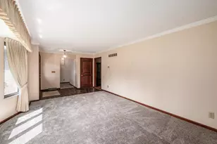 2434 Carriage Rd, Powell, OH 43065 - Photo 11