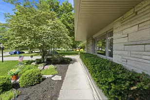 2290 Middlesex Rd, Columbus, OH 43220 - Photo 3