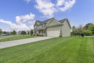 27 Fieldcrest Dr, Centerburg, OH 43011 - Photo 3