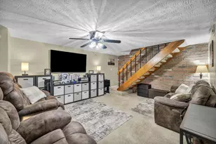 717 Cherry Hollow Rd, Columbus, OH 43228 - Photo 7