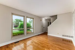 2133 Meadow Hills Ct, Columbus, OH 43228 - Photo 5