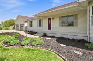 8600 Honeysuckle Dr, Dresden, OH 43821 - Photo 3